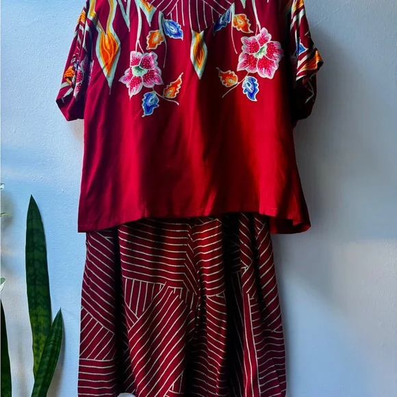 Batik Indonesian painted traditional Red Floral Top and Pant set. Med-large - Picture 1 of 5